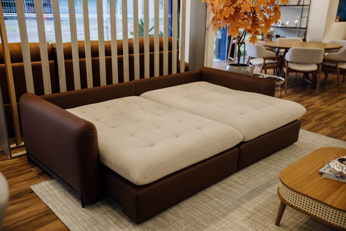 sofá de cama couro e linho lamborghini pés em metal aberto plano geral lateral direito sem almofadas
