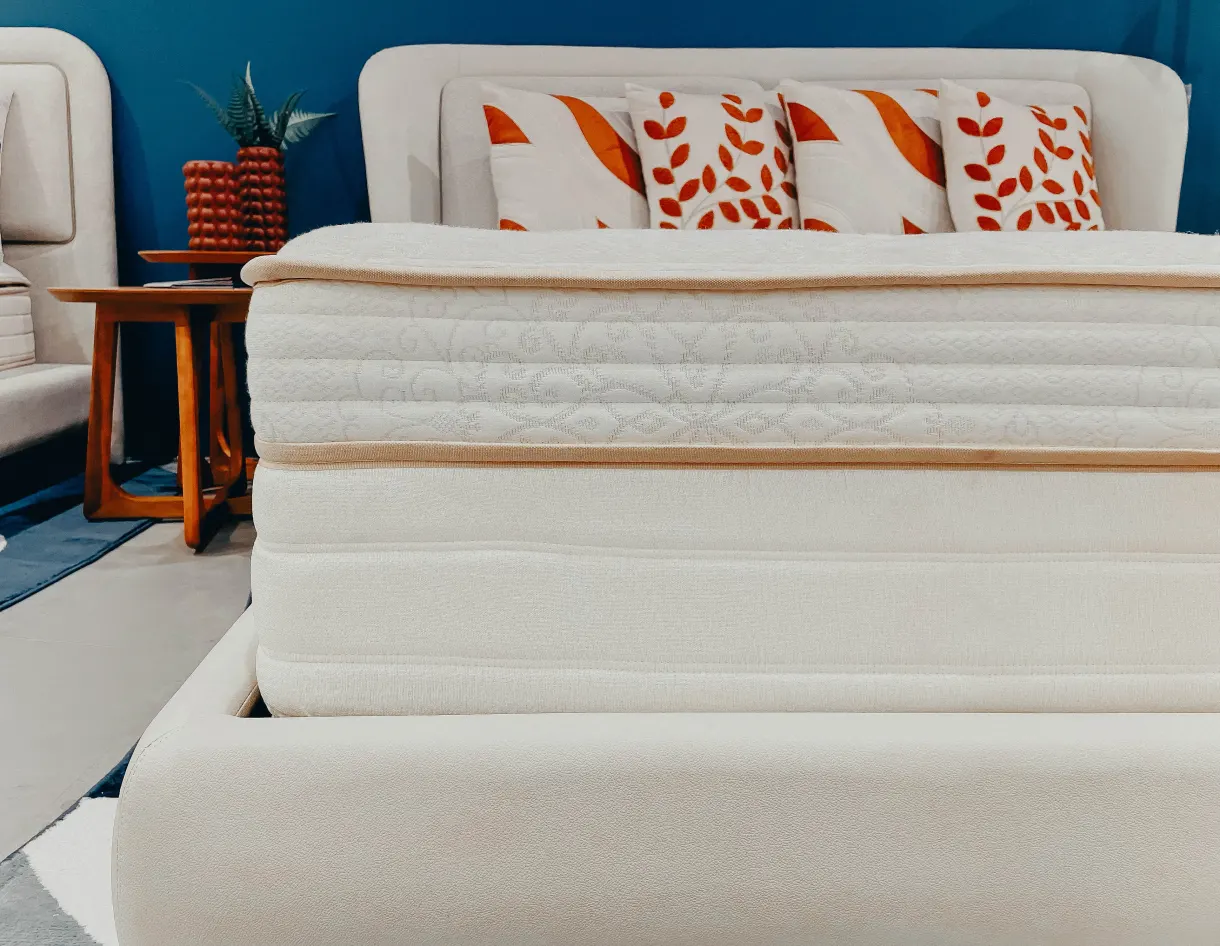 Cama com conjunto box Ciello montada em loja