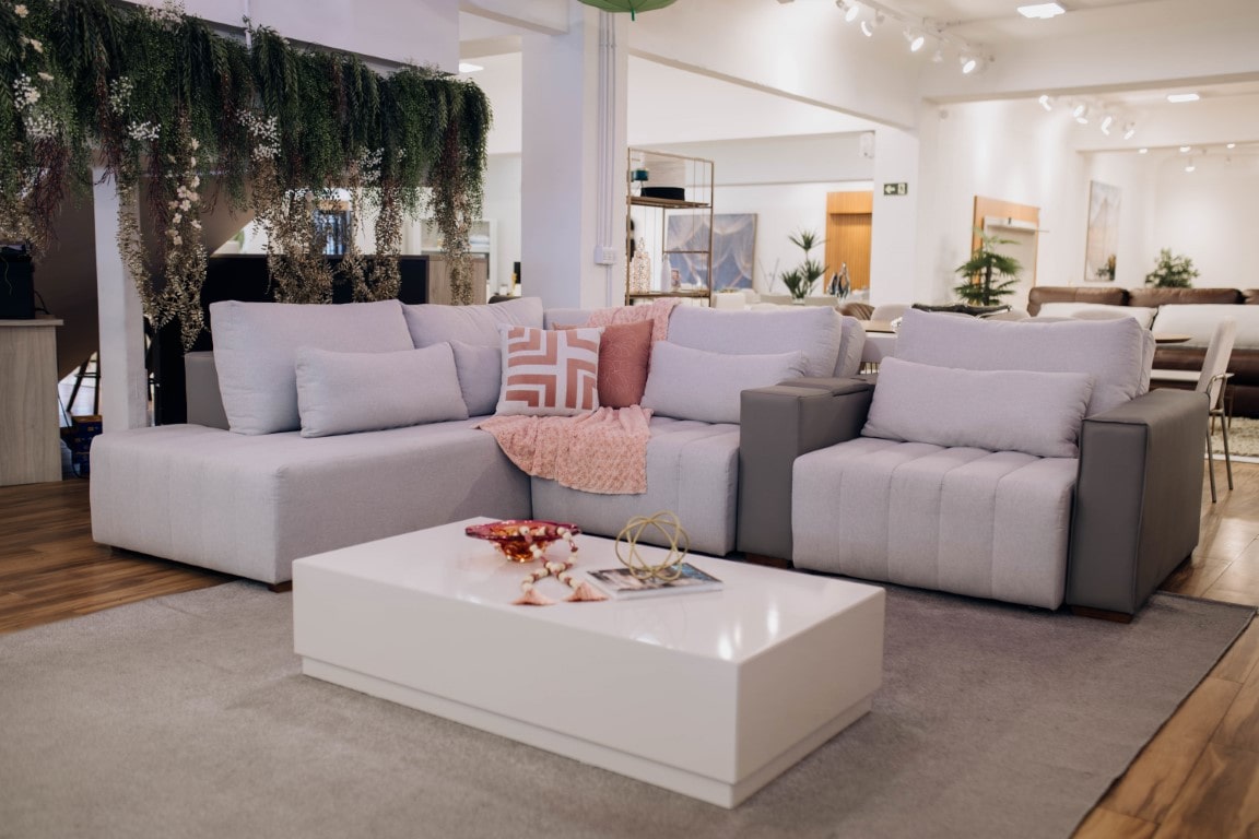 sofá cama automatizado panamera tech fechado tecido em linho braço cinema carregador imbutido alexa plano geral sofá cama automatizado panamera tech fechado tecido em linho braço cinema carregador imbutido alexa plano geral