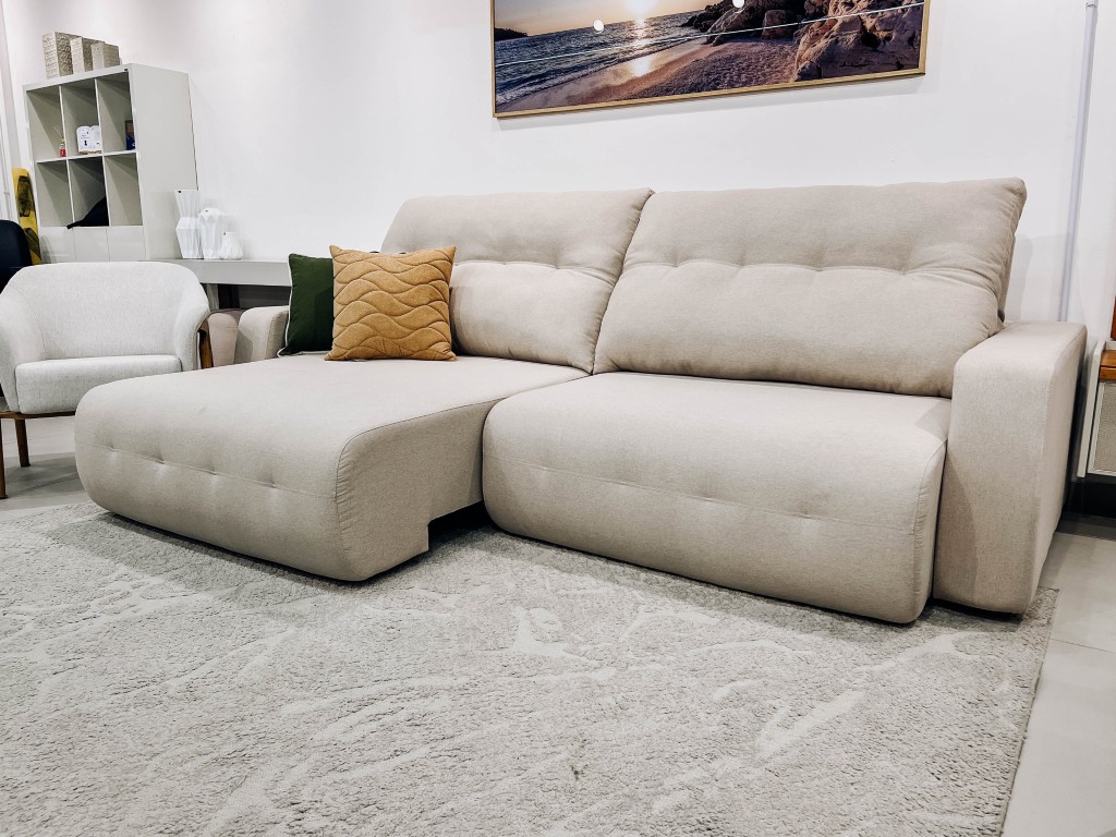 sofa retratil e reclinavel bremen ambientado com tecido em linho linhas curvas sofa retratil e reclinavel bremen ambientado com tecido em linho linhas curvas