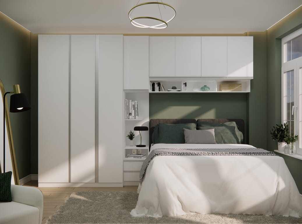 Interior Guarda-Roupa Modulado Branco Quarto de casal exibindo a estrutura interna dos móveis modulados brancos totalmente abertos, revelando cabideiros com roupas penduradas, prateleiras laterais organizadas com roupas dobradas e sapatos, um gaveteiro inferior de três gavetas e o maleiro superior com roupas de cama.